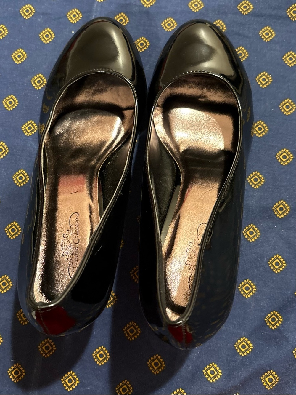 Journee Collection Black Patent Round-Toe Heels